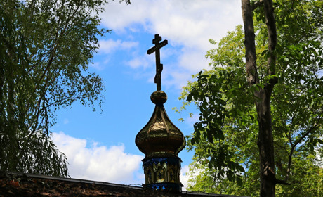 У Нікополі простилися із літнім подружжям, яке загинуло внаслідок обстрілів російською армією