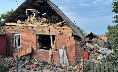 Росіяни обстріляли житловий квартал у Нікополі: є загиблі та поранені, зокрема діти