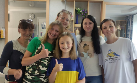 9-річна дівчинка з Шосткинської громади відрізала своє волосся, щоб допомогти ЗСУ