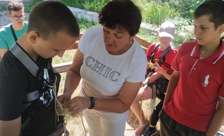 Первомайські педагоги повертають дітей у дитинство: «Я з ними почала посміхатись»