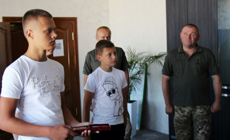 Президент нагородив орденом "За мужність" загиблого Героя з с. Войнашівка Романа Шиманського