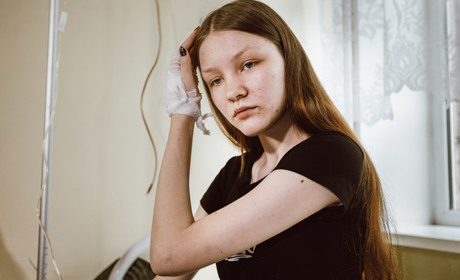 «Було важко дихати від пилу, падали стіни»: нікопольчанка Настя Нагай розповіла про ніч обстрілів