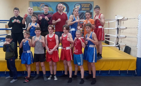 У Жовтих Водах тренер-переселенець Андрій Жалдаков відкрив нову секцію боксу