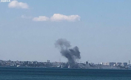 В Одеському порту пожежа через ракетний обстріл