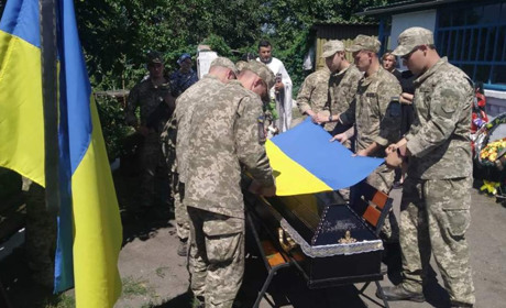 У Шпендівці провели в останню путь воїна Анатолія Вєтрова. Він загинув під Дружківкою
