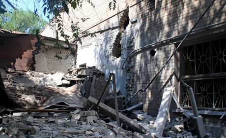 Наслідки російських обстрілів «Градами» адмінкорпусу в Нікополі тиждень тому: фоторепортаж