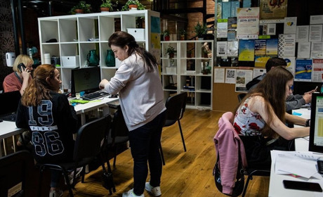 Які можливості у жінок з Херсонщини заробляти в Польщі