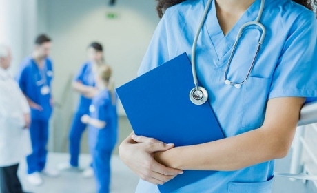 На Старокостянтинівщині розпочали роботу нові сімейні лікарі: де прийматимуть і як задекларуватися