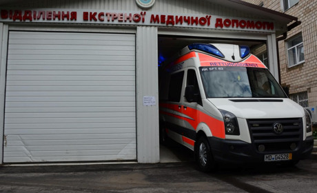 Гадяцька міська лікарня отримала реанімобіль