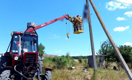 У Подільському районі чоловік заліз на електроопору і загинув