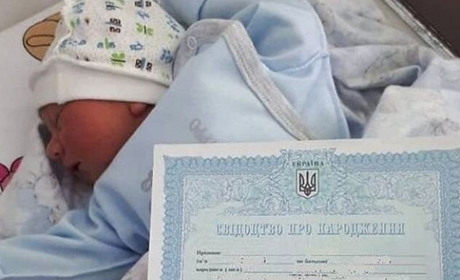 Консульство відповідає: як легалізувати свідоцтво про народження дитини й зареєструвати громадянство