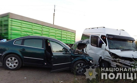 Аварія на трасі Одеса-Рені: біля Маяків легковик зіткнувся з мікроавтобусом, є постраждалі