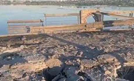 У Херсоні росіяни встановлюють понтонний міст