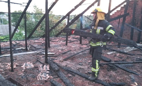 Вночі росіяни випустили з "Градів" по житловому кварталу в Нікополі понад 40 снарядів