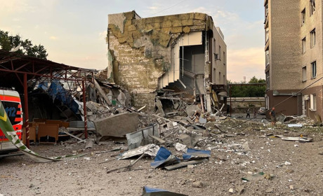 Російські терористи обстріляли медичний заклад у Миколаєві та знищили склад з медпрепаратами