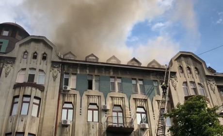 Пожежа у центрі Одеси: вогнеборці рятують пам'ятку архітектури. Фото, відео