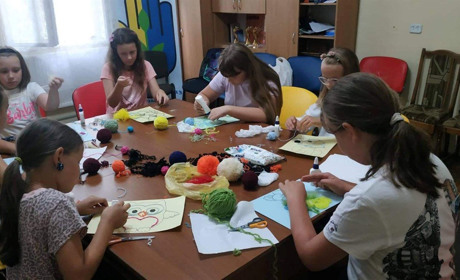 Дозвілля для дітей військових: малюки спробували свої сили в ниткографії