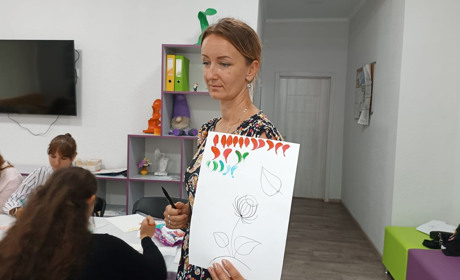 Навчалися техніці петриківського розпису...