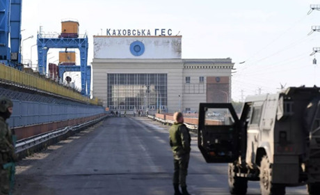 Як прикривають міст на Каховській ГЕС