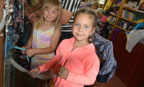 Плетемо без упину: у Студениківській бібліотеці на Переяславщині п’ять місяців роблять сітки