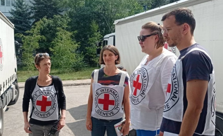 Переселенцям з Мар’їнки видаватимуть гуманітарку. Де отримати свій продуктовий набір