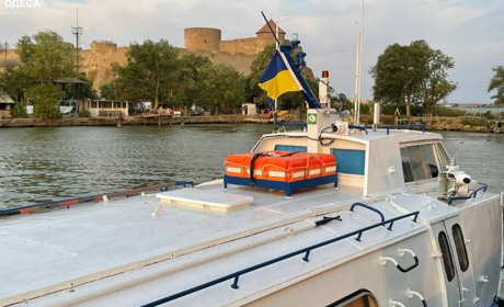 Через несприятливу погоду пасажирське судно через Дністровський лиман не запустили -ЗМІ