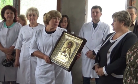 У День Святого Пантелеймона в каплиці на території лікарні провели першу молитовну службу