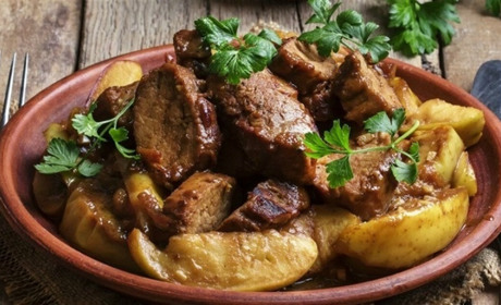 Рецепт дня: куряча печінка з яблуками