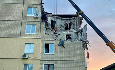 Російський агресор масово обстріляв Нікополь вночі: є загиблі та поранені серед містян