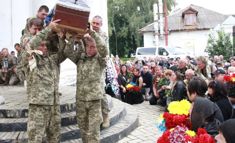 У Ніжині попрощалися з загиблим Героєм Вячеславом Пінчуком