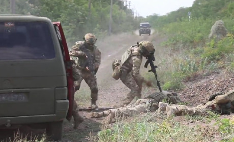 Виявити та знешкодити ворожу ДРГ: тренування морських піхотинців на Одещині