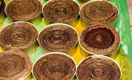 Альтернатива газовим балонам: волонтерка з Южного виготовляє бліндажні свічки