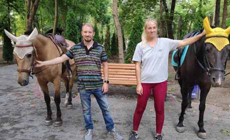 «Приїхали до Первомайська через сильні обстріли»: кінний клуб «Фортуна» евакуювався з Миколаєва