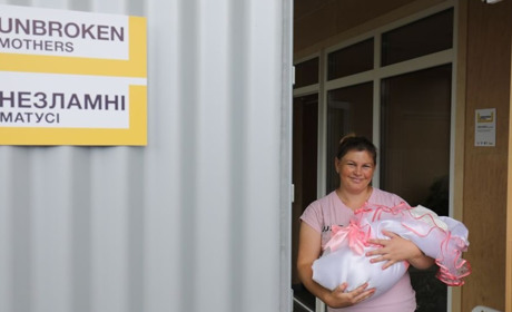 Багатодітна мама із Лисичанська стала однією із перших мешканок містечка для породіль у Львові