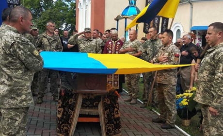 У Скалі-Подільській Чортківського району попрощалися із загиблим земляком Віктором Мирончуком