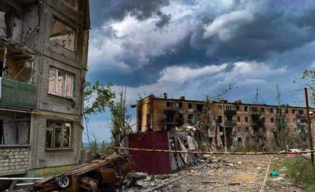 Псевдореферендум у Сватовому – російські окупанти вмовляють голосувати містян