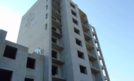 У Жовтих Водах 12-річний хлопчик вистрибнув із 9 поверху: дитину забрала швидка