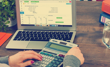 Бухгалтеру пропонують зарплату в 63 000 грн, а лікарю - 20 000 грн: свіжі вакансії в Жовтих Водах