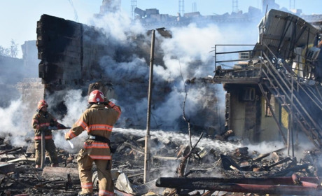 Під час ліквідації пожежі у Добропільській громаді вибухом поранено двох рятувальників