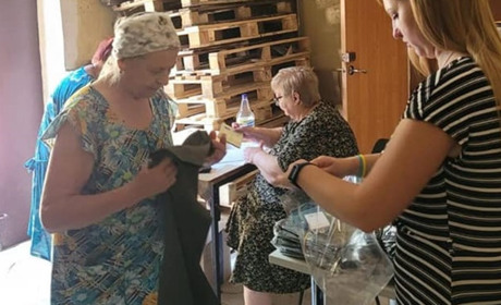Жителі Курахового отримали гуманітарну допомогу. Що надають нужденним