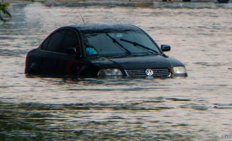 Венеція на Балківській та плаваючі автомобілі: Одесу накрила шалена злива. Фото, відео