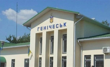На залізниці під Генічеськом виникла пожежа – горіли вагони