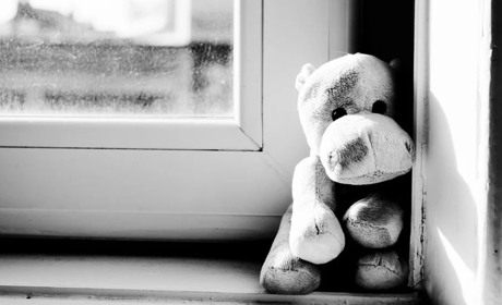 В Одесі трирічна дівчинка випала з вікна 20-го поверху