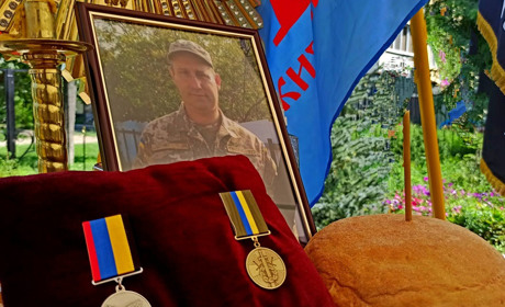 У Нікополі провели в останню путь загиблого захисника України Анатолія Семенюка