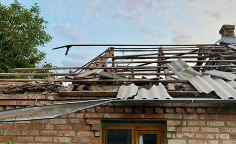 Ворог двічі обстріляв Нікополь зі ствольної артилерії: наслідки від ДСНС