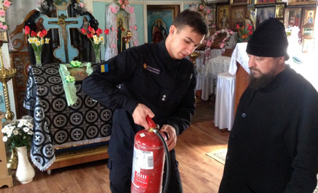Перед святом Спаса рятувальники нагадали жовтоводцям правила пожежної безпеки у храмах