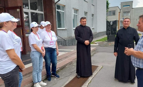 Новини воєнного часу. Старокостянтинівщина. Про підтримку переселенців, безпеку, благодійність