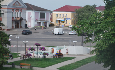 Золотонісців, які паркуються біля фонтану, очікує штраф