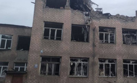Російські війська здійснили авіаудар по Торецьку: повністю знищено ще одну школу