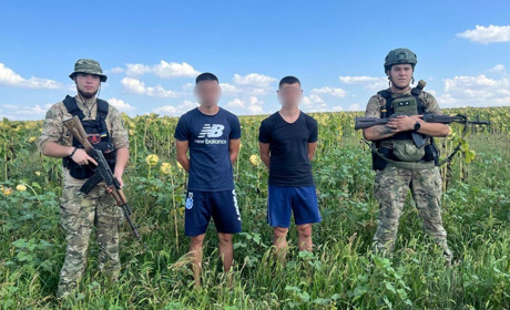 Тікали від повісток соняшниковим полем: на Одещині спіймали "на гарячому" трьох ухилянтів